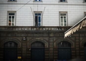 Poggioreale, Napoli: muore in carcere, condizioni invivibili secondo il garante.