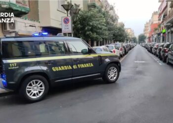 Napoli: fermato un 41enne in possesdo di hashish e armato di un coltello.