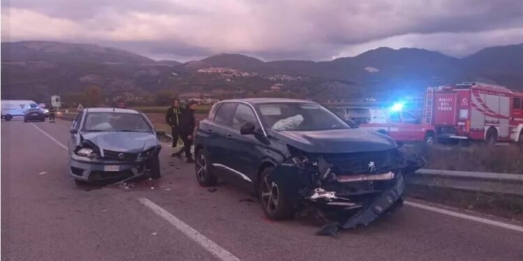 Salerno: incidente tra due auto, muore una 85enne.