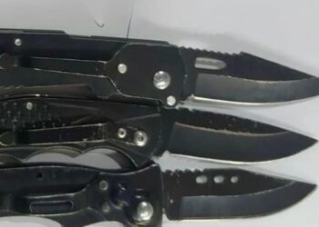 Caivano: minorenni a scuola trovati in possesso di coltelli.