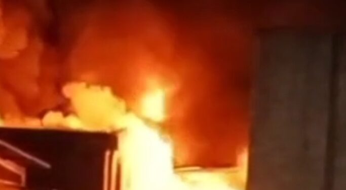 Ponticelli: divampato incendio, paura tra i residenti.