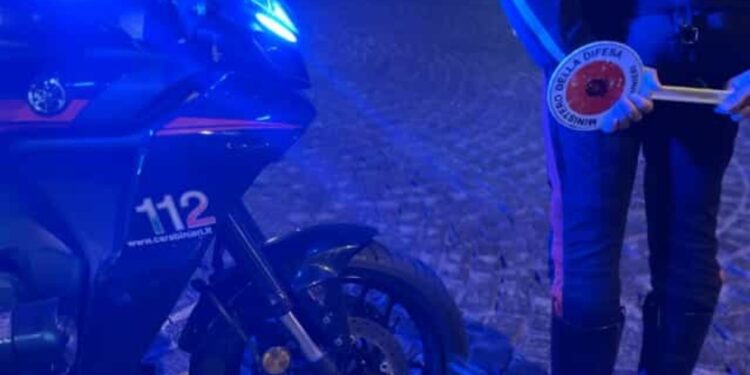 Afragola, Napoli: esplosi colpi d’arma da fuoco, il destinatario del raid fuggito.