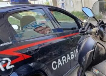 Minorenni con pistola finta a bordo di uno scooter rubato a Napoli: arrestati.