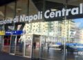 Stazione centrale Napoli, tenta di passare senza biglietto, armato di coltello.