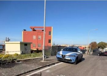 Napoli: muore poliziotto dopo scontro con un Suv, il conducente si è dato alla fuga.
