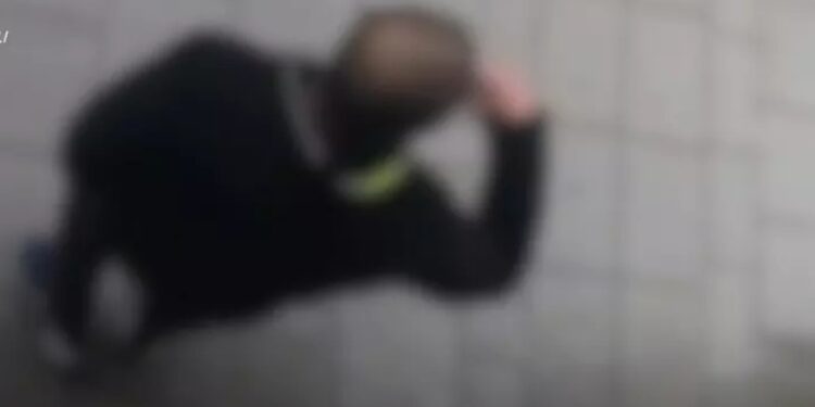 Napoli: 54enne arrestato per stalking.