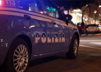 Sorrento: uomo intento ad infrangere una vetrina, arrestato.