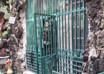Cimitero monumentale di Poggioreale, Napoli: sempre più degrado.