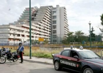 Scampia, Napoli: 54enne evade dai domiciliari e va dai carabinieri.