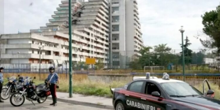 Scampia, Napoli: 54enne evade dai domiciliari e va dai carabinieri.