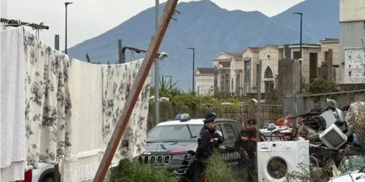 Operazione alto impatto in campo rom a Napoli.