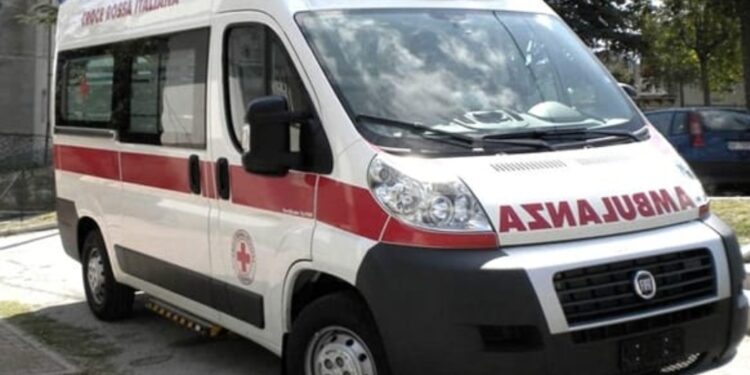 Melito, Napoli: lite tra ex coniugi per chi terrà la figlia a Natale, intervengono i suoceri e li mette sotto con l’auto.