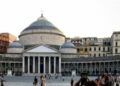 Napoli: uomo suicida in piazza del Plebiscito.