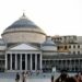 Napoli: uomo suicida in piazza del Plebiscito.