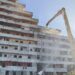 Scampia: iniziato l’abbattimento della Vela rossa.
