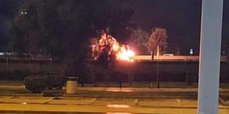 Autocisterna di gpl prende fuoco in autostrada.