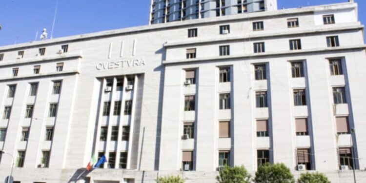 Napoli: Giovani feriti all’esterno di un locale, questore ne dispone la chiusura.