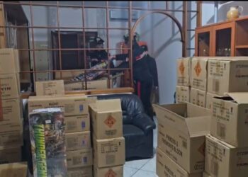Mondragone: sequestrata ingente quantità di fuochi d’artificio, intervento del giornalista Pino Grazioli con la collaborazione dei Carabinieri.