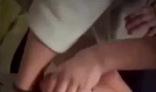 Napoli: 18enne picchiata e seviziata da 5 ragazze, il pestaggio è finito sui social.