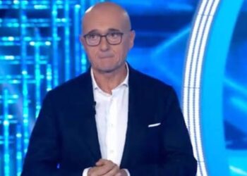 Caso Signorini: dopo la denuncia del tiktoker napoletano, indagato per violenza sessuale ed estorsione.