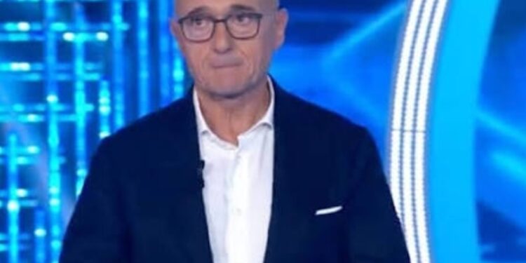 Caso Signorini: dopo la denuncia del tiktoker napoletano, indagato per violenza sessuale ed estorsione.