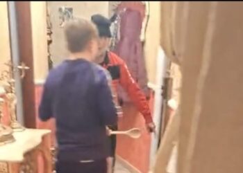 Catania, colpisce figlio col cucchiaio di legno: scarcerato. Il padre: “Ingestibile”.