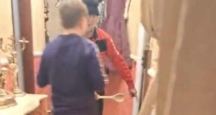 Catania, colpisce figlio col cucchiaio di legno: scarcerato. Il padre: “Ingestibile”.