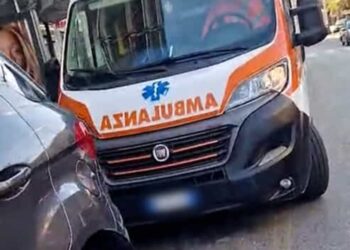 Marano: ambulanza bloccata da sosta selvaggia, gli operatori non possono rispondere all’emergenza.