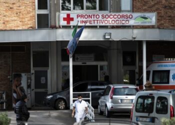 Napoli: chiusa una scuola, sospetto caso di meningite.