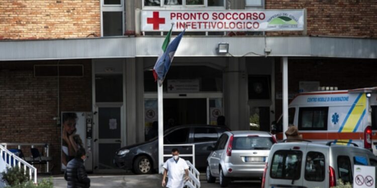 Napoli: chiusa una scuola, sospetto caso di meningite.