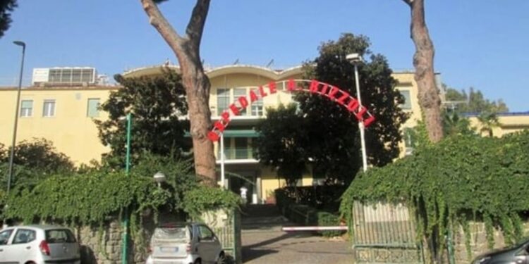 Ischia: quattro studenti all’ospedale dopo aver bevuto acqua minerale.