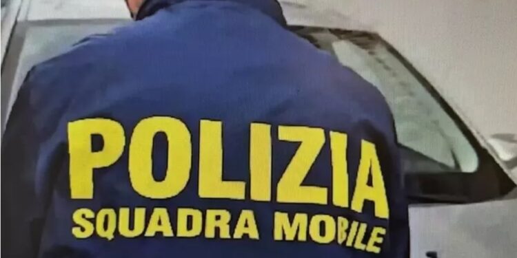 Sgominata piazza di spaccio del clan a Scampia: 28 arresti.