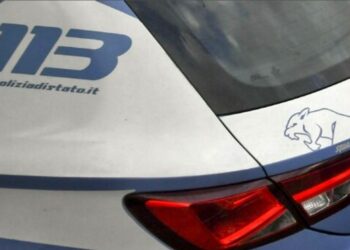 Napoli: donna trovata con 26 orologi e 80mila euro in casa.