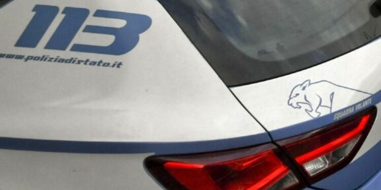 Napoli: donna trovata con 26 orologi e 80mila euro in casa.