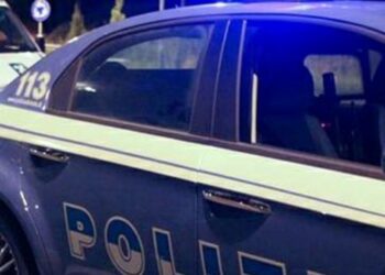 Napoli: fuga e inseguimento, fermata auto sospetta.