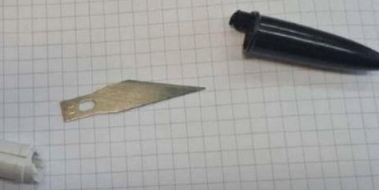 Secondigliano: tredicenne sorpreso con una lama-pennarello in classe.