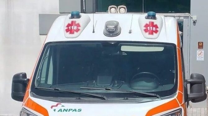 Salerno: scontro tra auto, tre i feriti.