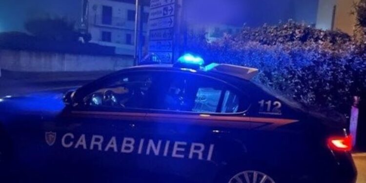 Napoli: 8 Marzo e violenza, presa per i capelli dal compagno e portata fuori dalla discoteca per picchiarla.