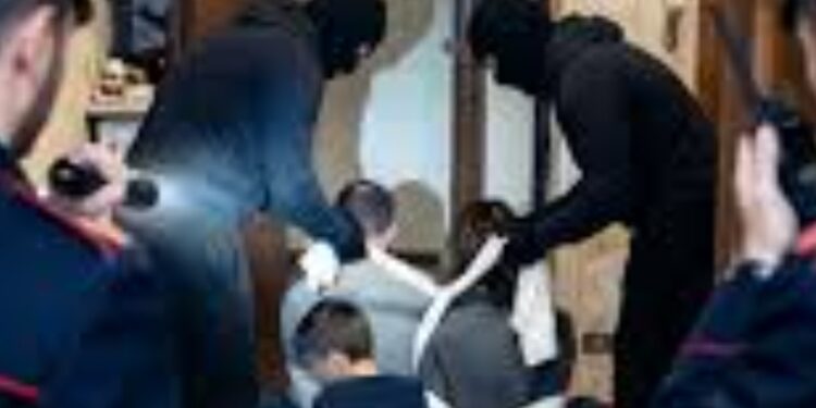 Casoria, Napoli: famiglia legata e picchiata brutalmente dai rapinatori.