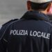 Napoli: 30enne tunisimo, rapina coppia di turisti, rimasto ferito un uomo e due agenti della polizia locale.