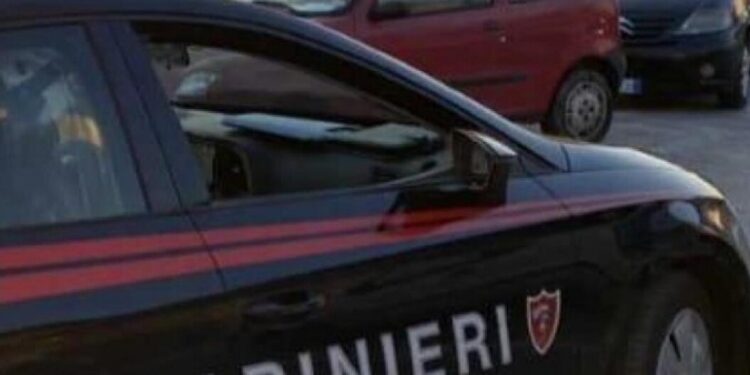 Ischia: pugni e morsi in faccia alla compagna, mentre ha in braccio il figlio appena nato.