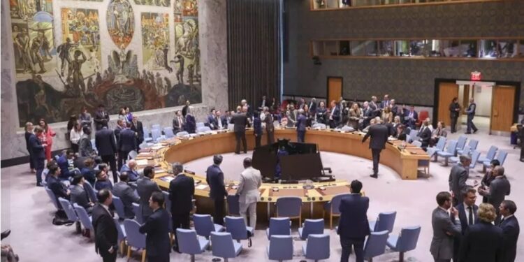 Cina e Russia bloccano la risoluzione all’Onu sulla sicurezza di Hormuz.