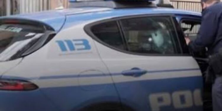 Secondigliano: ferisce il compagno della madre a colpi di pistola.